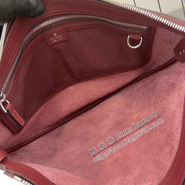Gucci專櫃古馳最新款Body雙鎖扣粒面軟皮小號男士肩背包 jh2468型號：801887